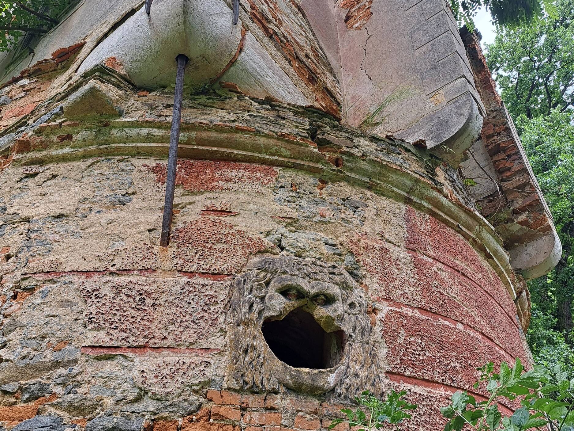 PIELASZKOWICE, narożnik nadbudowy bastei (fot. M. Chorowska)