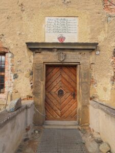 BĘDKOWICE, portal główny w elewacji płd., 2025 r.