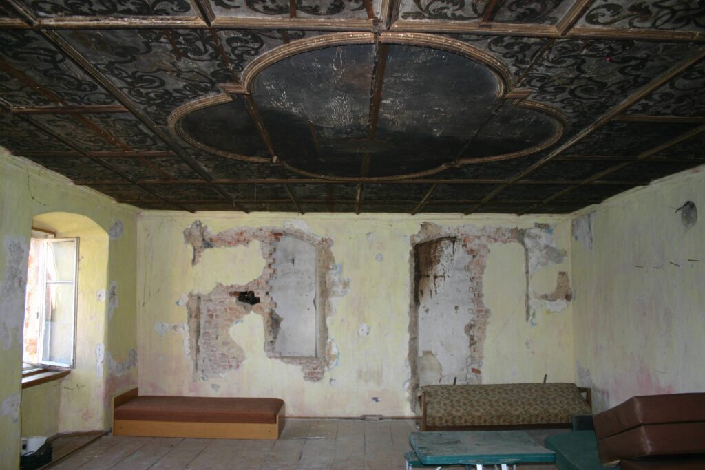 BĘDKOWICE, izba płd.-zach. na piętrze, z