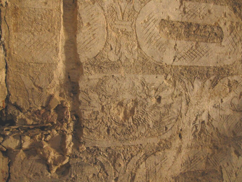 PIOTROWICE NYSKIE, detal dekoracji sgraffitowej z głową putta (fot. M. Legut-Pintal)