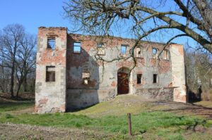 Janowiec (Bobrzany), elewacja frontowa (wsch.), 2020