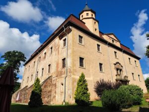 STRUGA, pałac, widok od strony wsch, 2025 (fot. M. Chorowska)