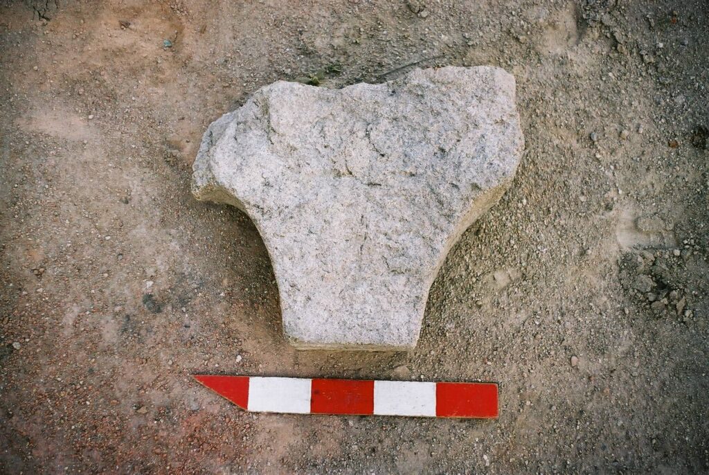 WIERZBNA-Skałka, fragment biforium, 2005 (fot. A. Boguszewicz)