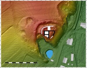WIERZBNA, zamek na Skałce wg numerycznego modelu terenu (opr. P. Błoniewski, Katalog Zamków i Dworów Obronnych Śląska [https://zamki.pwr.edu.pl/]. Licencja: CC BY-NC 4.0 [https://creativecommons.org/licenses/by-nc/4.0/])