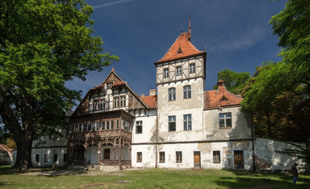 ROŚCISŁAWICE, pałac z XIX wieku