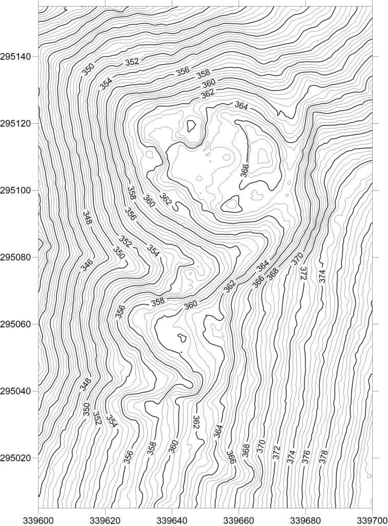 BARDO, st. 3, zamek, plan warstwicowy stanowiska (oprac. M. Legut-Pintal, P. Rajski, Katalog Zamków i Dworów Obronnych Śląska [https://zamki.pwr.edu.pl/]. Licencja: CC BY-SA 4.0 [https://creativecommons.org/licenses/by-nc/4.0/])