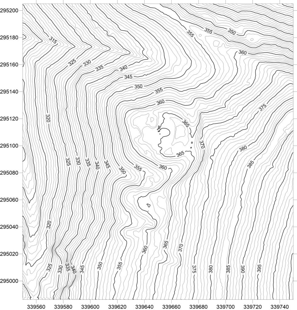 BARDO, st. 3, zamek, plan warstwicowy otoczenia stanowiska (oprac. M. Legut-Pintal, P. Rajski, Katalog Zamków i Dworów Obronnych Śląska [https://zamki.pwr.edu.pl/]. Licencja: CC BY-SA 4.0 [https://creativecommons.org/licenses/by-nc/4.0/])