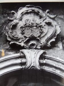 CHOBIENIA. wnętrze jadalni wg fotografii z pocz. XX w. (za Weber 1910)