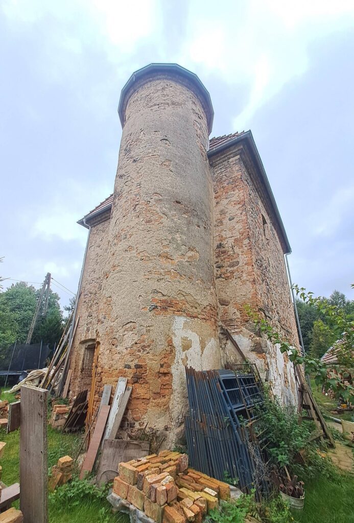 DALKÓW, widok wieży od strony wschodniej (fot. D. Nowakowski)