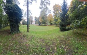 KĄTY WROCŁAWSKIE, widok na otoczone wałem plateau od strony wschodniej (fot. D. Nowakowski)