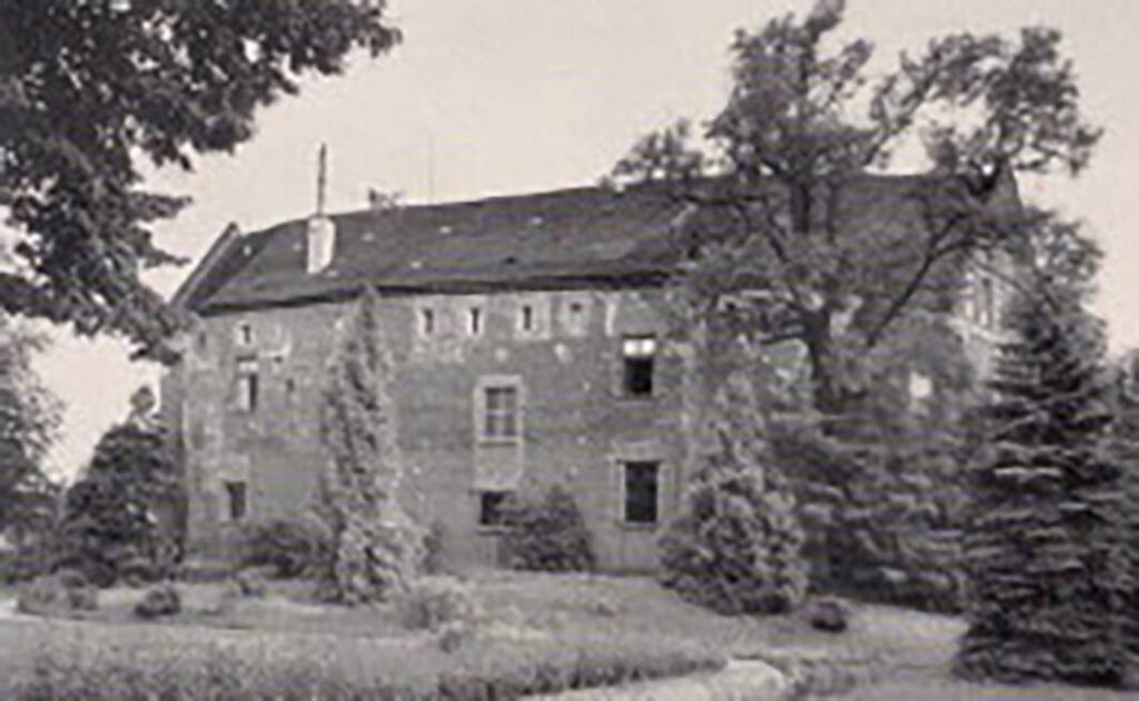 NAMYSŁÓW, widok zamku od strony północnej według fot. z lat 30. XX w. (za: https://polska-org.pl/)