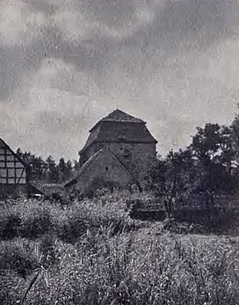 RAKOWICE WIELKIE, widok na wieżę od strony północno-zachodniej (za: Langenheim 1939, s. 33)