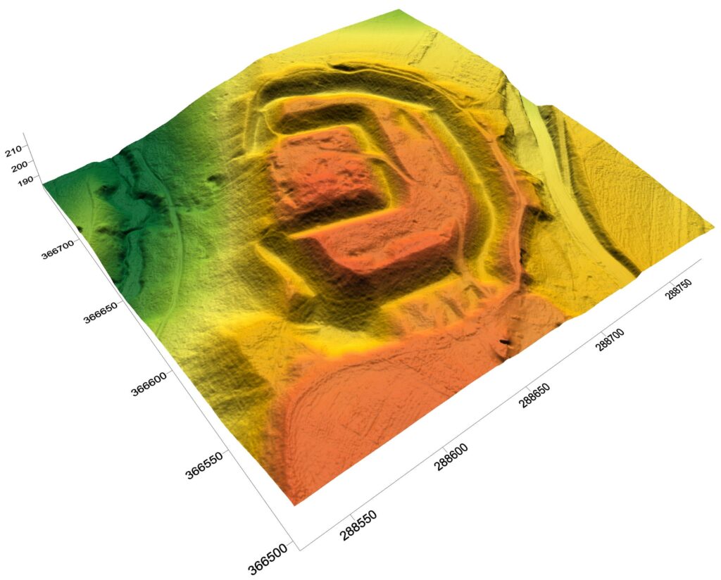 ROKITNICA, cieniowany model reliefu stanowiska (oprac. M. Legut-Pintal, P. Rajski, Katalog Zamków i Dworów Obronnych Śląska [https://zamki.pwr.edu.pl/ ]. Licencja: CC BY-SA 4.0 [https://creativecommons.org/licenses/by-nc/4.0/ ]).