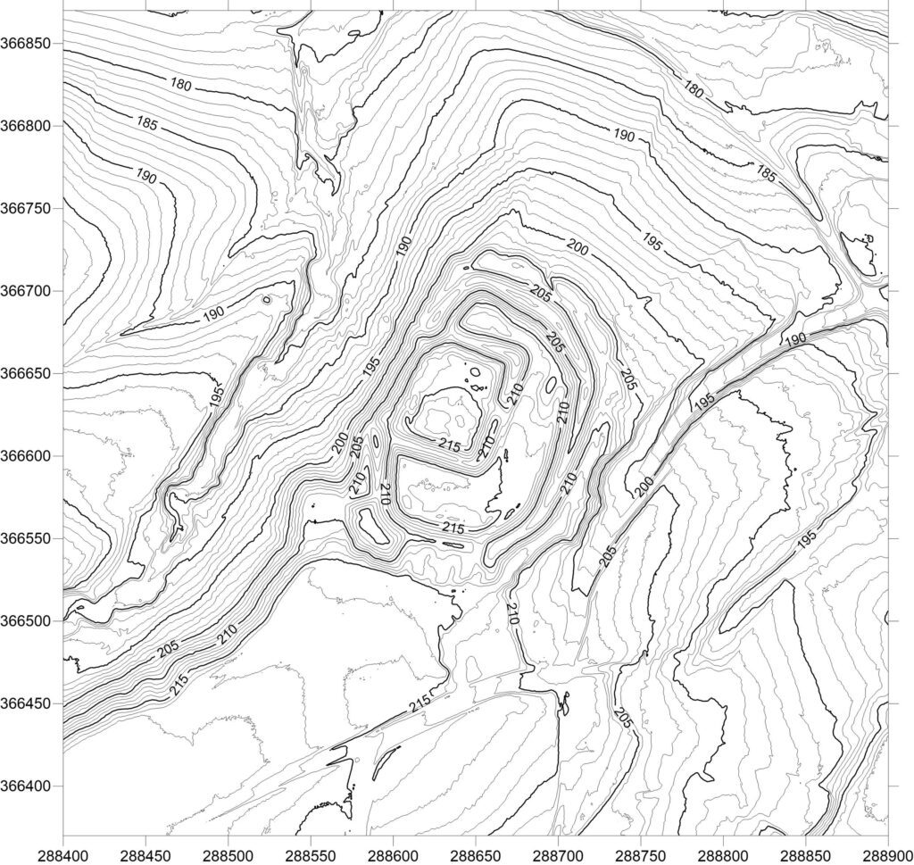 ROKITNICA, plan warstwicowy otoczenia stanowiska (oprac. M. Legut-Pintal, P. Rajski, Katalog Zamków i Dworów Obronnych Śląska [https://zamki.pwr.edu.pl/]. Licencja: CC BY-SA 4.0 [https://creativecommons.org/licenses/by-nc/4.0/])