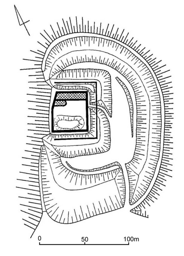 ROKITNICA, plan założenia zamkowego z rekonstrukcja planu architektury murowanej (za: Chorowska 2003, s. 64)