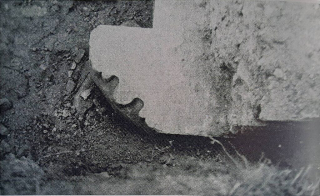 ROKITNICA, fragment portalu wejścia do kaplicy zamkowej (archiwum IHASiT PWr.)