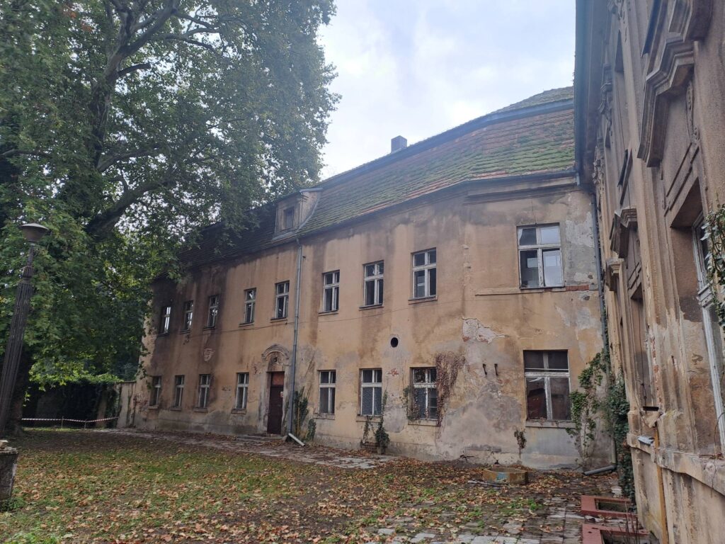 SŁAWA, widok na „stary zamek’ od strony północnej (fot. D. Nowakowski)