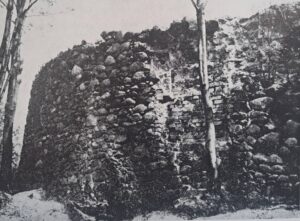 ŚRODA ŚLĄSKA, widok północnego odcinka kurtyny muru obwodowego wg fotografii z okresu międzywojennego (za: Kozaczewski 1965, s. 41)