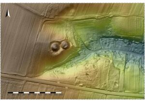LASKOWICE, st. 1, model cieniowanego reliefu (shaded relief model) otoczenia grodziska (oprac. M. Legut-Pintal, Katalog Zamków i Dworów Obronnych Śląska [https://zamki.pwr.edu.pl/]. Licencja: CC BY-NC 4.0 [https://creativecommons.org/licenses/by-nc/4.0/])