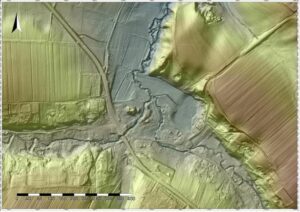 RUDZICZKA, st. 2, model cieniowanego reliefu (shaded relief model) otoczenia stanowiska (oprac. M. Legut-Pintal, Katalog Zamków i Dworów Obronnych Śląska [https://zamki.pwr.edu.pl/]. Licencja: CC BY-NC 4.0 [https://creativecommons.org/licenses/by-nc/4.0/])