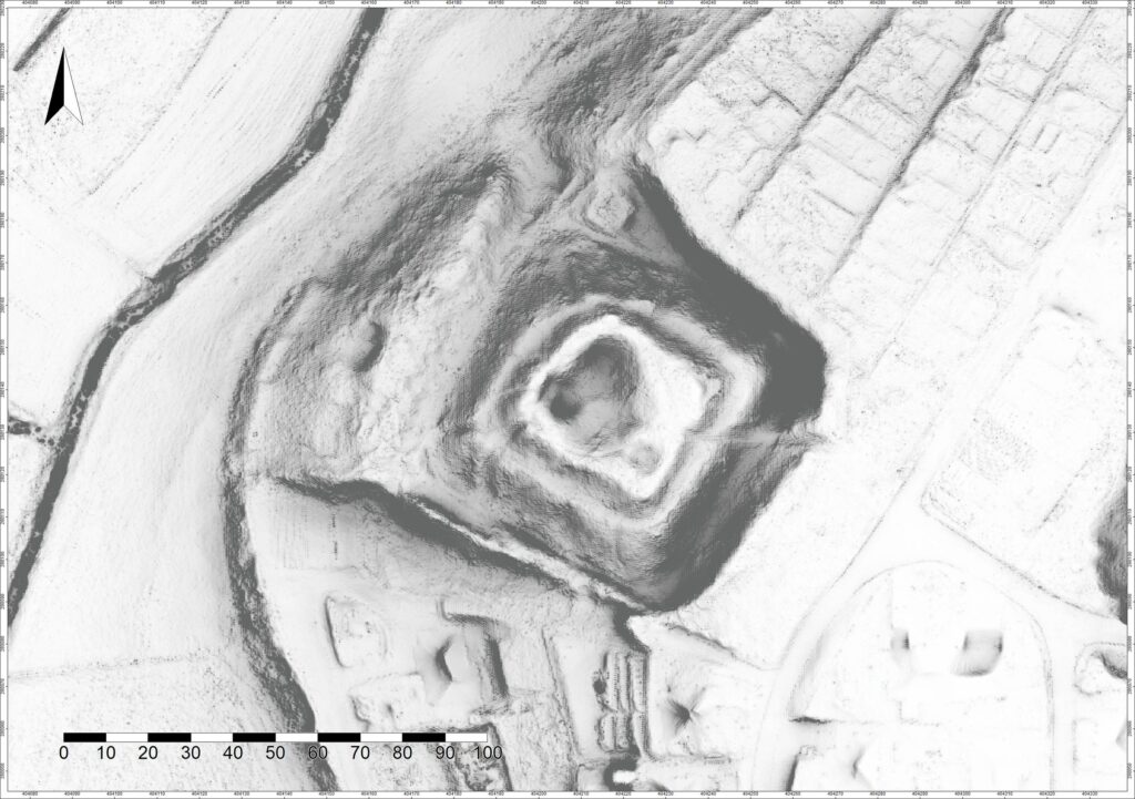 BIAŁA st. 1, model cieniowanego reliefu stanowiska (opracowanie: M. Legut-Pintal, Katalog Zamków i Dworów Obronnych Śląska [https://zamki.pwr.edu.pl/]. Licencja: CC BY-NC 4.0 [https://creativecommons.org/licenses/by-nc/4.0/])