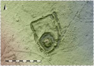 3. GNOJNA, st. 1, model cieniowanego reliefu stanowiska (oprac. M. Legut-Pintal, Katalog Zamków i Dworów Obronnych Śląska [https://zamki.pwr.edu.pl/]. Licencja: CC BY-NC 4.0 [https://creativecommons.org/licenses/by-nc/4.0/])