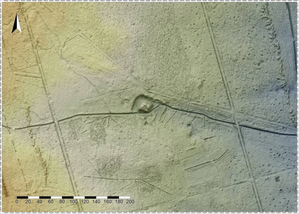 BĄKÓW, st. 2, cieniowany model reliefu stanowiska (oprac. M. Legut-Pintal, Katalog Zamków i Dworów Obronnych Śląska [https://zamki.pwr.edu.pl/]. Licencja: CC BY-NC 4.0 [https://creativecommons.org/licenses/by-nc/4.0/])