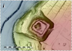 BIAŁA st. 1,cieniowanie (Hillshade) i współczynnik widoczności nieba (Sky View Factor, SVF) stanowiska, opracowane na podstawie numerycznego modelu terenu (opracowanie: M. Legut-Pintal, Katalog Zamków i Dworów Obronnych Śląska [https://zamki.pwr.edu.pl/]. Licencja: CC BY-NC 4.0 [https://creativecommons.org/licenses/by-nc/4.0/])