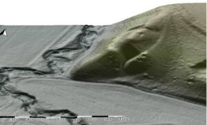 RUDZICZKA, st. 2, widok 3D na podstawie numerycznego modelu terenu stanowiska (oprac. M. Legut-Pintal, Katalog Zamków i Dworów Obronnych Śląska [https://zamki.pwr.edu.pl/]. Licencja: CC BY-NC 4.0 [https://creativecommons.org/licenses/by-nc/4.0/])