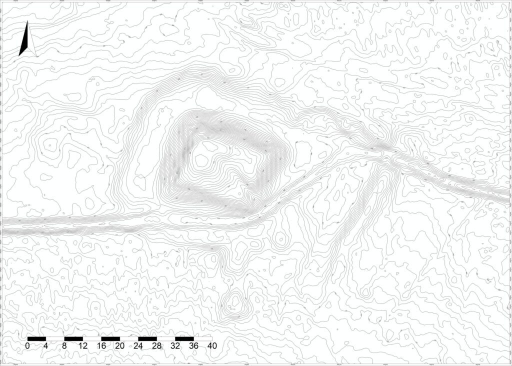 BĄKÓW, st. 2, plan warstwicowy stanowiska (oprac. M. Legut-Pintal, Katalog Zamków i Dworów Obronnych Śląska [https://zamki.pwr.edu.pl/]. Licencja: CC BY-NC 4.0 [https://creativecommons.org/licenses/by-nc/4.0/])