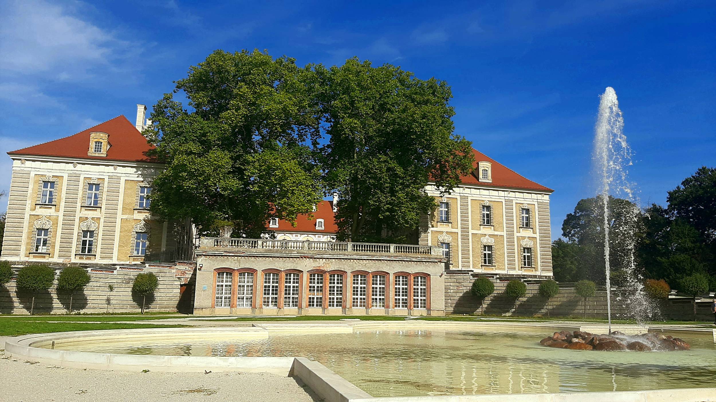 ŻAGAŃ, widok na współczesne założenie pałacowe, 2021 r. (fot.