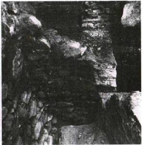 UJAZD, widok na przyporę północno-zachodnią wieży (za: Romanow 2002)