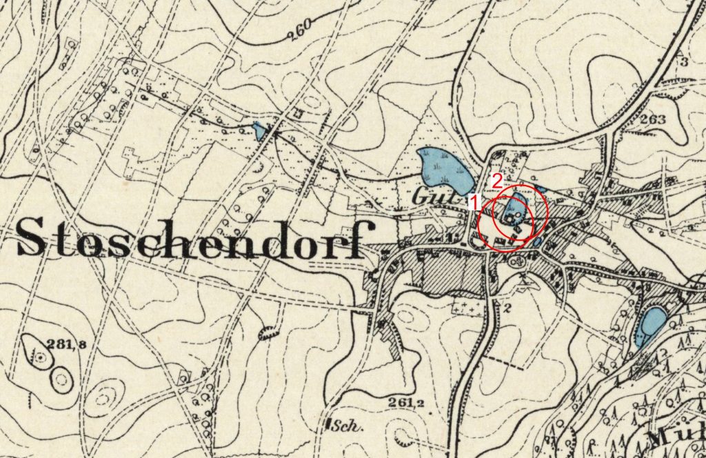 STOSZÓW, siedziby mieszkalno-obronne na mapie topograficznej typu Mestischblatt ark. 5266, Lauterbach, wyd. w 1936 r: 1 – wczesno nowożytny dwór obronny na dużej wyspie, 2 – dwór typu motte na wysepce. (opr. A. Walkowska)