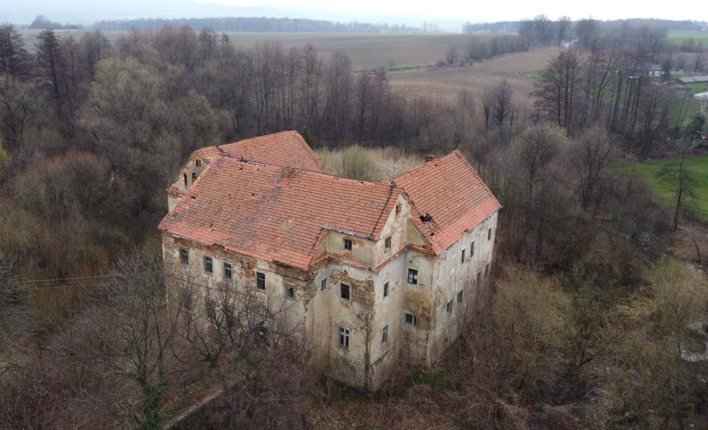 STOSZÓW, dwór w widoku z płd.. 2023 r. (