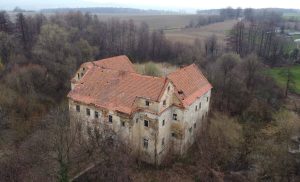 STOSZÓW, dwór w widoku z płd.. 2023 r. (