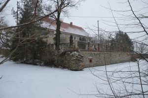SZYMANÓW, widok założenia od strony północnego zachodu (fot. Piotr Błoniewski 2017)