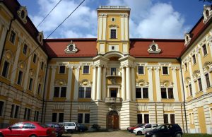 PIESZYCE, zbliżeni fasady pałacu (fot. A. Kwaśniewski)