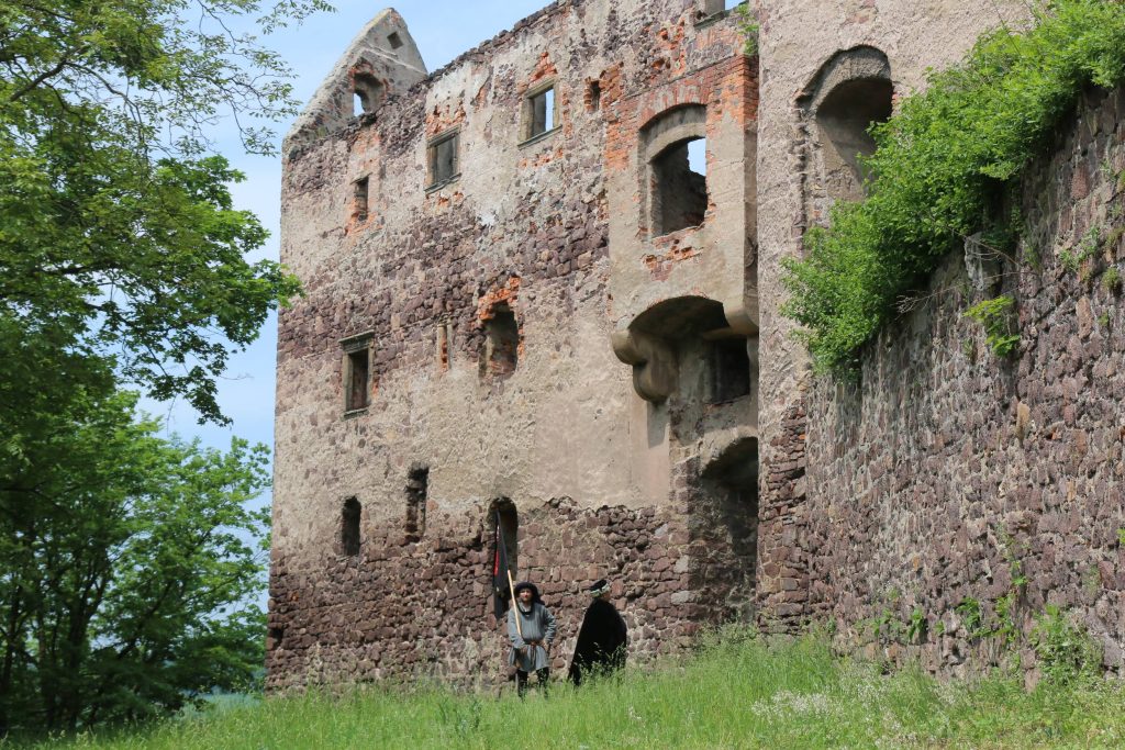 ŚWINY, Machikuł nad wejściem na zamek średni (fot. P. Błoniewski)